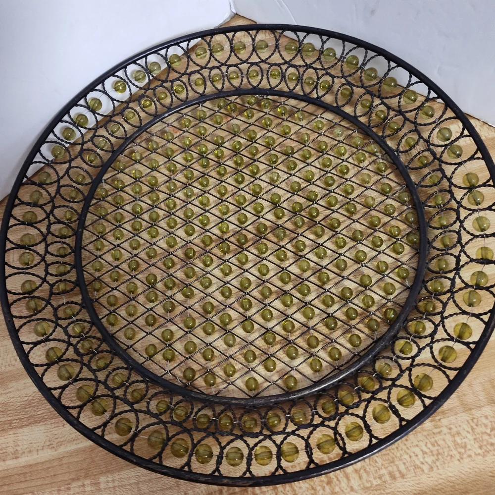 VTG Pier 1 Beaded/Wire Round Serving Tray Plate Holders Set Of 2 Green & Berry
